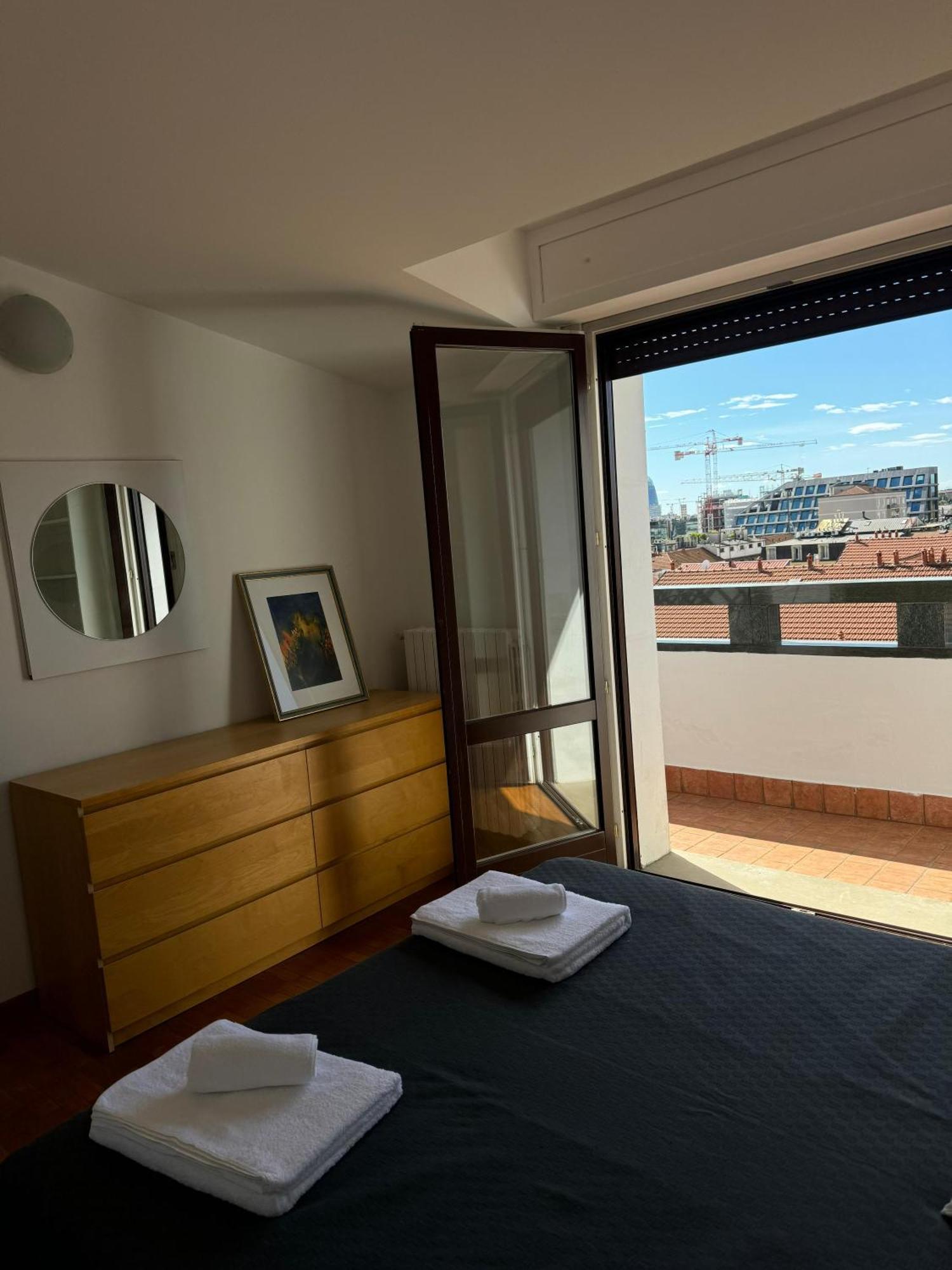 Appartamento Isola- Attico Con Balcone Milan Luaran gambar