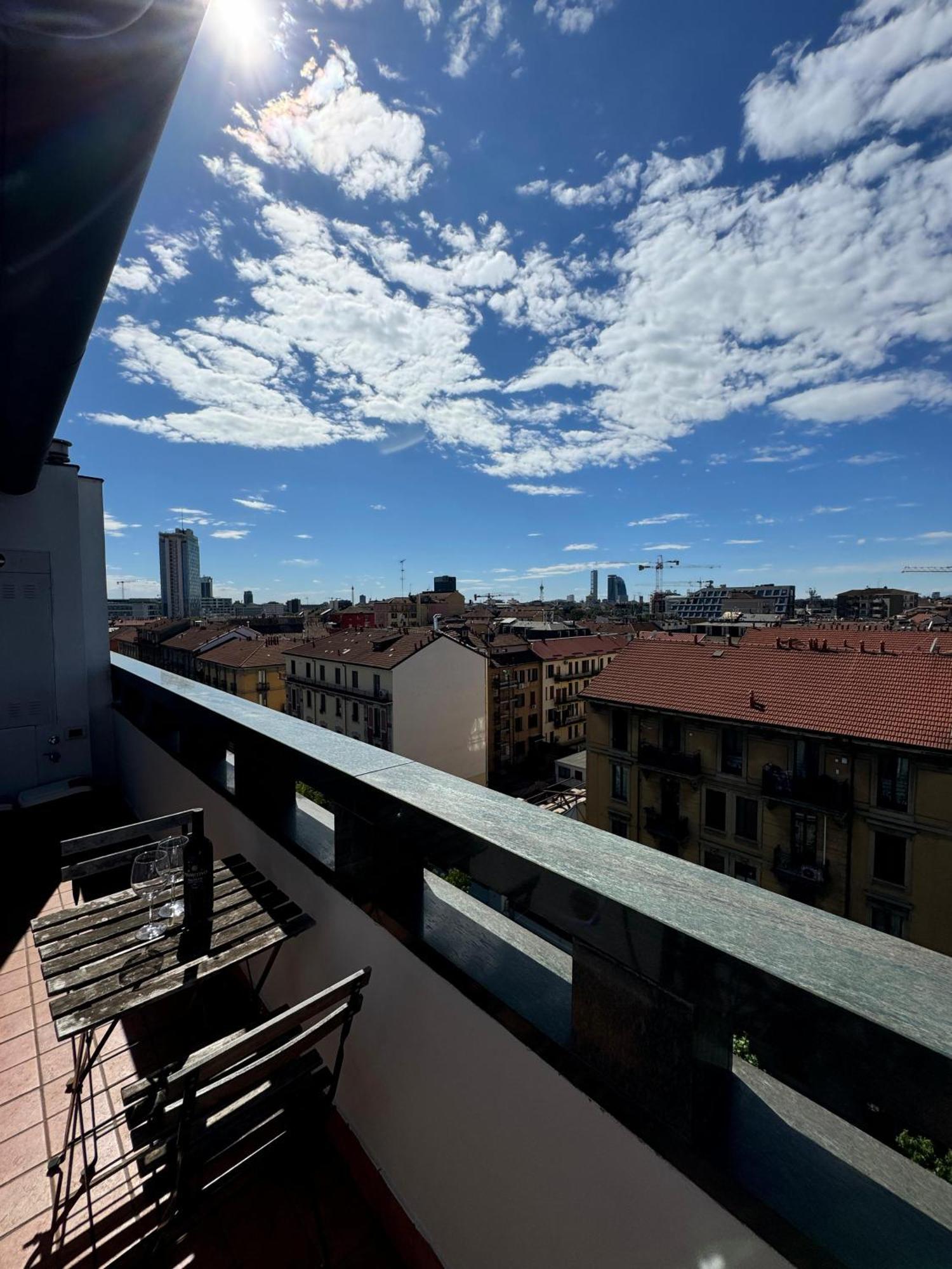 Appartamento Isola- Attico Con Balcone Milan Luaran gambar