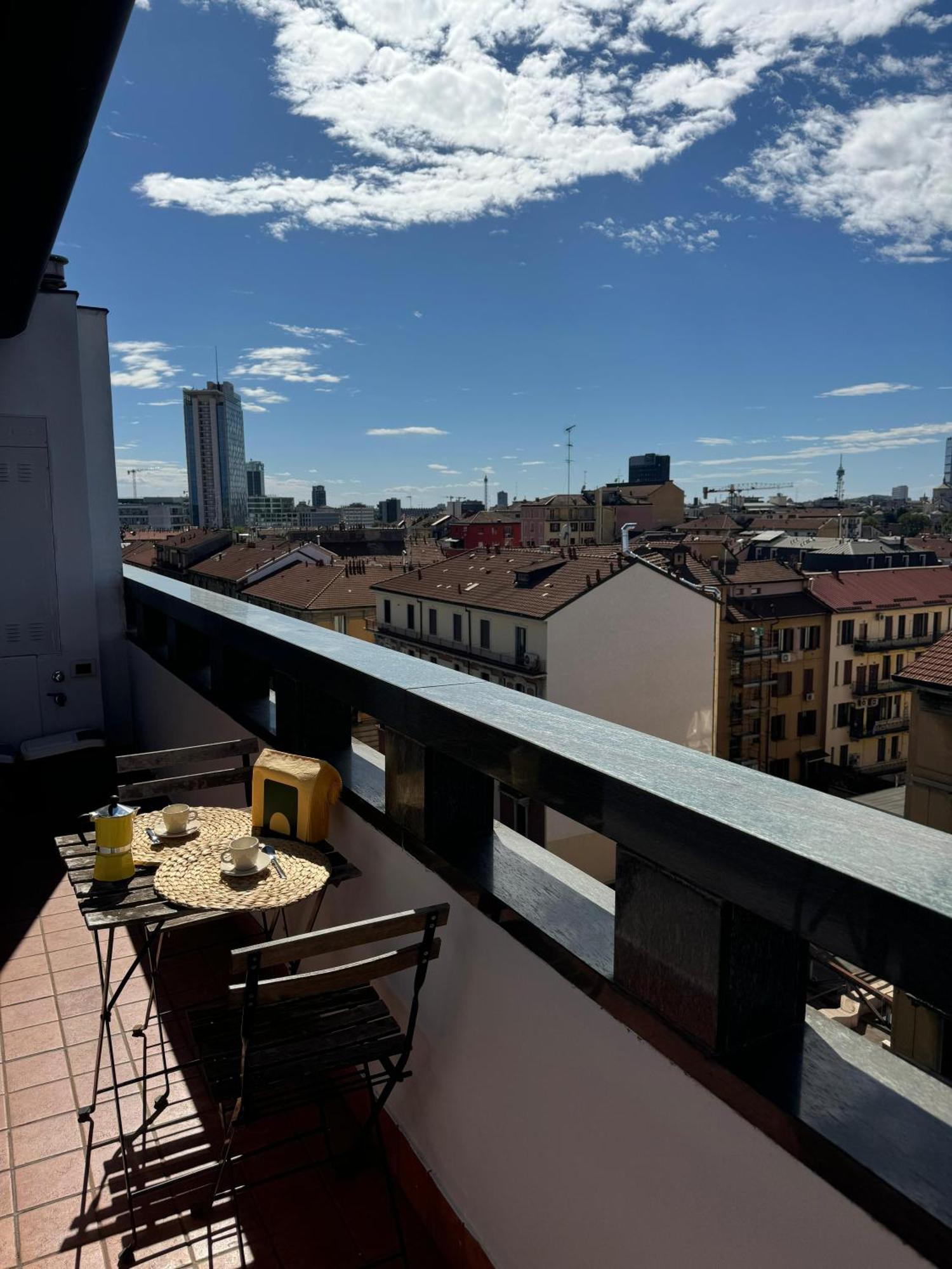 Appartamento Isola- Attico Con Balcone Milan Luaran gambar