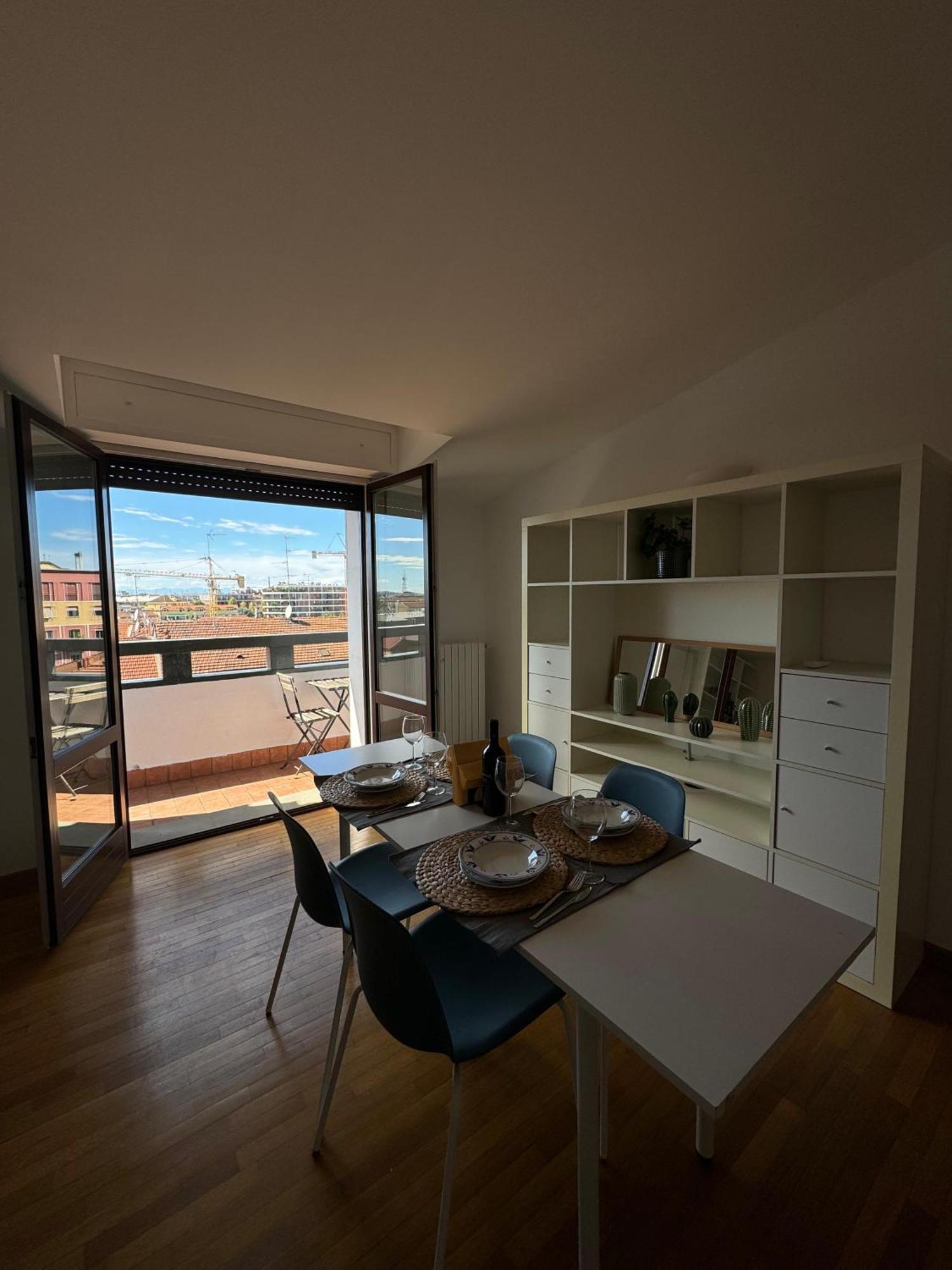 Appartamento Isola- Attico Con Balcone Milan Luaran gambar